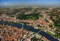 Praga, una delle metropoli più suggestive dell‘Europa si estende intorno al fiume Moldava, che percorre oggi la città per 31 km. La parte storica di Praga, con una superficie di 866 ha, è iscritta nell’elenco dell’UNESCO dal 1992.,  Libor Sváček, Archiv MCU