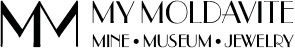 Logo s p smeny MM a textem MY MOLDAVITE MINE MUSEUM JEWELRY v elegantn m stylu. Popis generovan  AI