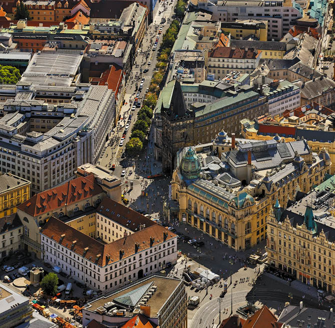 Kniha “PRAHA LETECKA - Libor Sv ek" - vyd n  1., rok 2013 Photographer: Libor Svacek; box@fotosvacek.cz; Mobile: +420 602428001; 