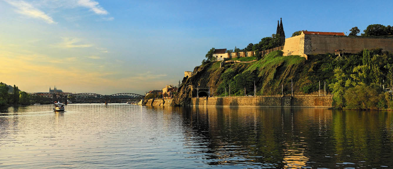 Kniha “VLTAVA - Libor Svacek" - vydani 1., rok 2011 Photographer: Libor Svacek; box@fotosvacek.cz; Mobile: +420 602428001; 