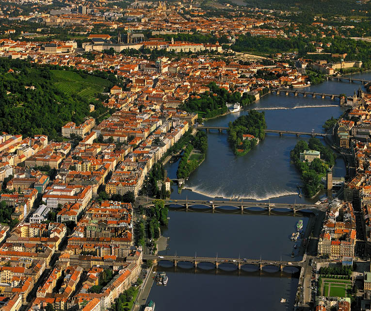 Kniha “PRAHA LETECKA - Libor Sv ek" - vyd n  1., rok 2013 Photographer: Libor Svacek; box@fotosvacek.cz; Mobile: +420 602428001; 