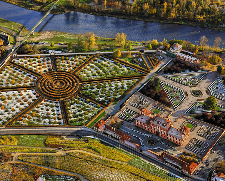 Kniha “PRAHA LETECKA - Libor Sv ek" - vyd n  1., rok 2013 Photographer: Libor Svacek; box@fotosvacek.cz; Mobile: +420 602428001; 