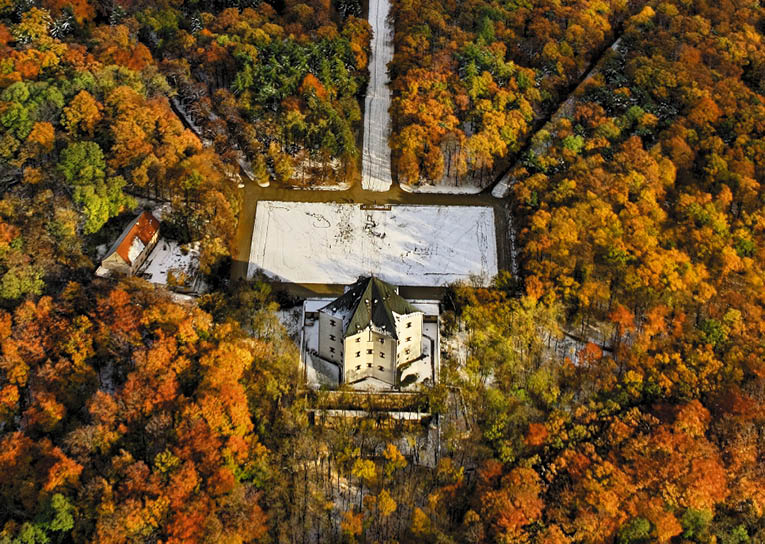 Kniha “PRAHA LETECKA - Libor Sv ek" - vyd n  1., rok 2013 Photographer: Libor Svacek; box@fotosvacek.cz; Mobile: +420 602428001; 