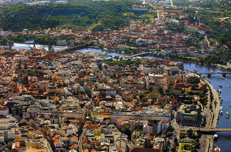 Kniha “PRAHA LETECKA - Libor Sv ek" - vyd n  1., rok 2013 Photographer: Libor Svacek; box@fotosvacek.cz; Mobile: +420 602428001; 