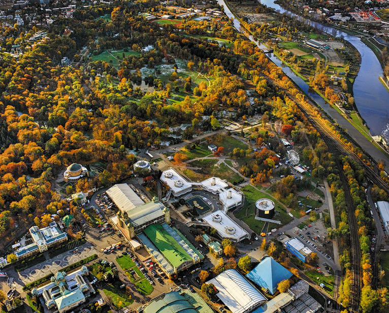 Kniha “PRAHA LETECKA - Libor Sv ek" - vyd n  1., rok 2013 Photographer: Libor Svacek; box@fotosvacek.cz; Mobile: +420 602428001; 