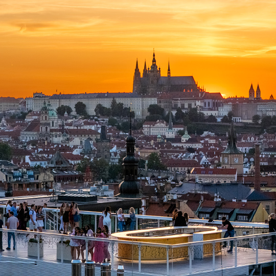 FLY VISTA Rooftop Restaurant&Bar